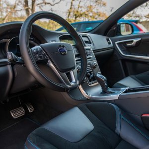 2017-volvo-s60-polestar_100596630_h.jpg