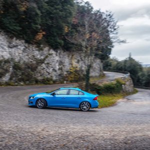 2017-volvo-s60-polestar_100596637_h.jpg