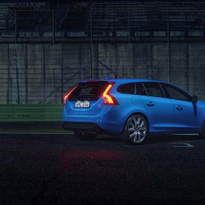 2017-volvo-s60-polestar_100596653_h.jpg