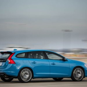 2017-Volvo-V60-Polestar-104.jpg